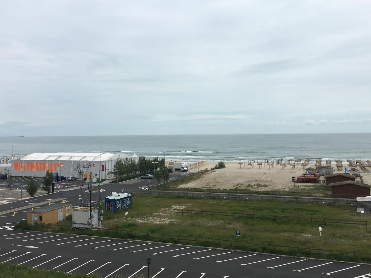 Apartament Summerland Mamaia Buitenkant foto