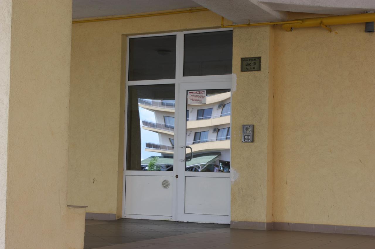 Apartament Summerland Mamaia Buitenkant foto