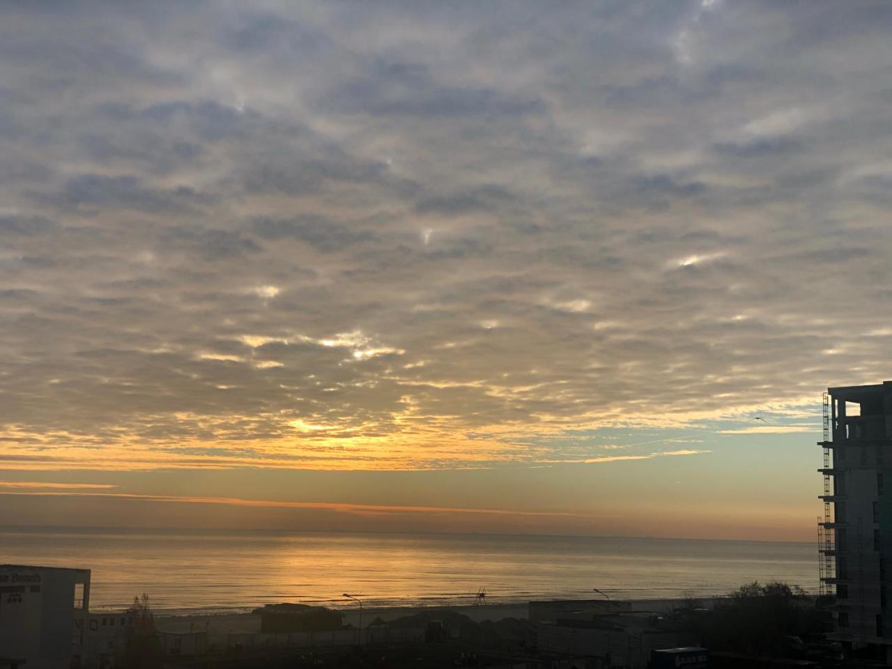 Apartament Summerland Mamaia Buitenkant foto
